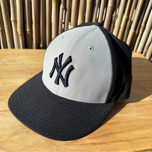 MLB 2016 New Era New York Yankees Fitted Baseball Hat Size 7 1/2 Low Crown